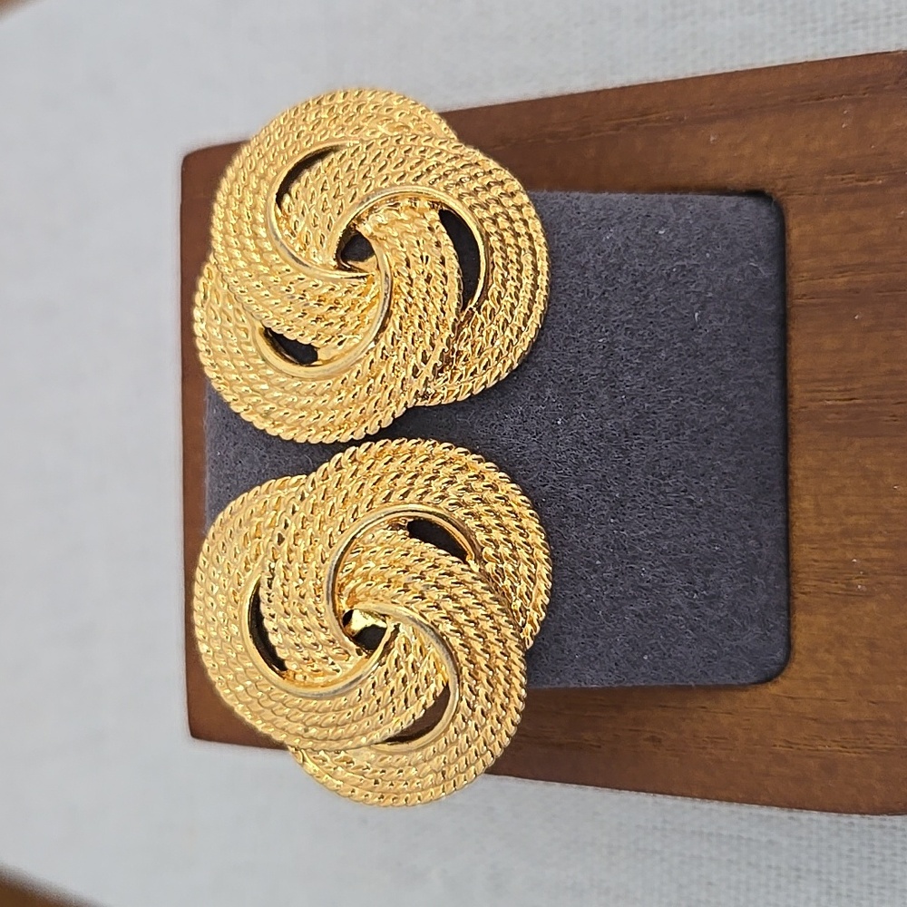 NAPIER ENDLESS KNOT GOLD TONE SCREW BACK/LEVER BACK EARRING